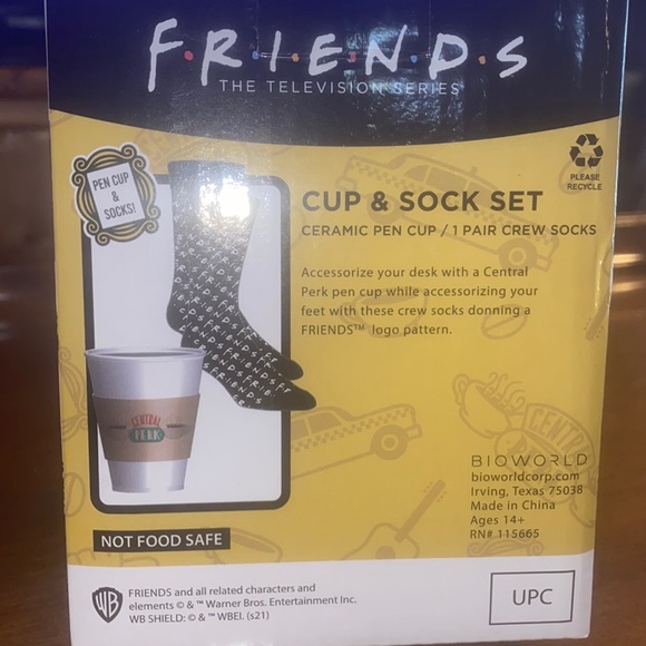 Friends cup and sock set - Picture 4 of 5